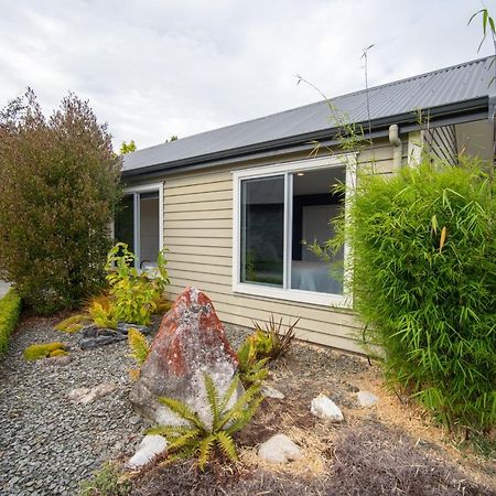 Southland Sounds - Te Anau Holiday Home Экстерьер фото