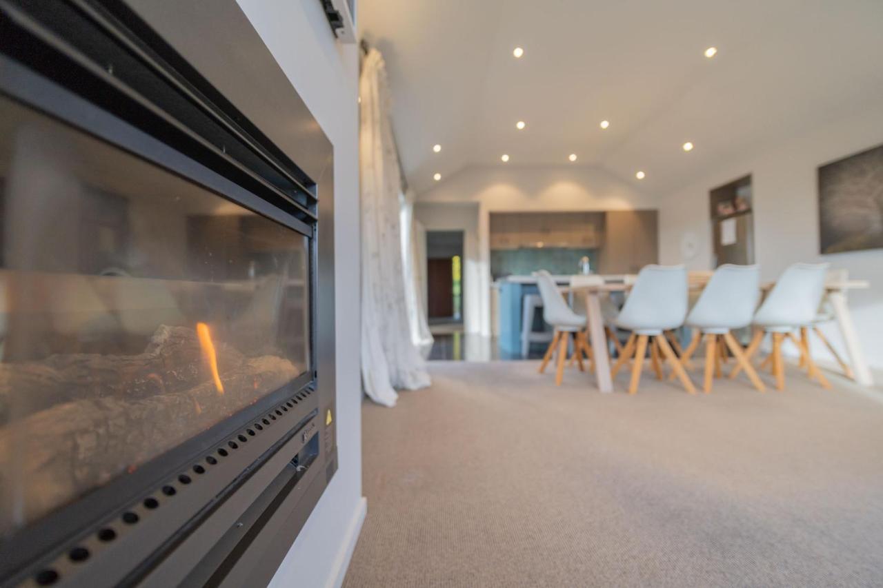 Southland Sounds - Te Anau Holiday Home Экстерьер фото