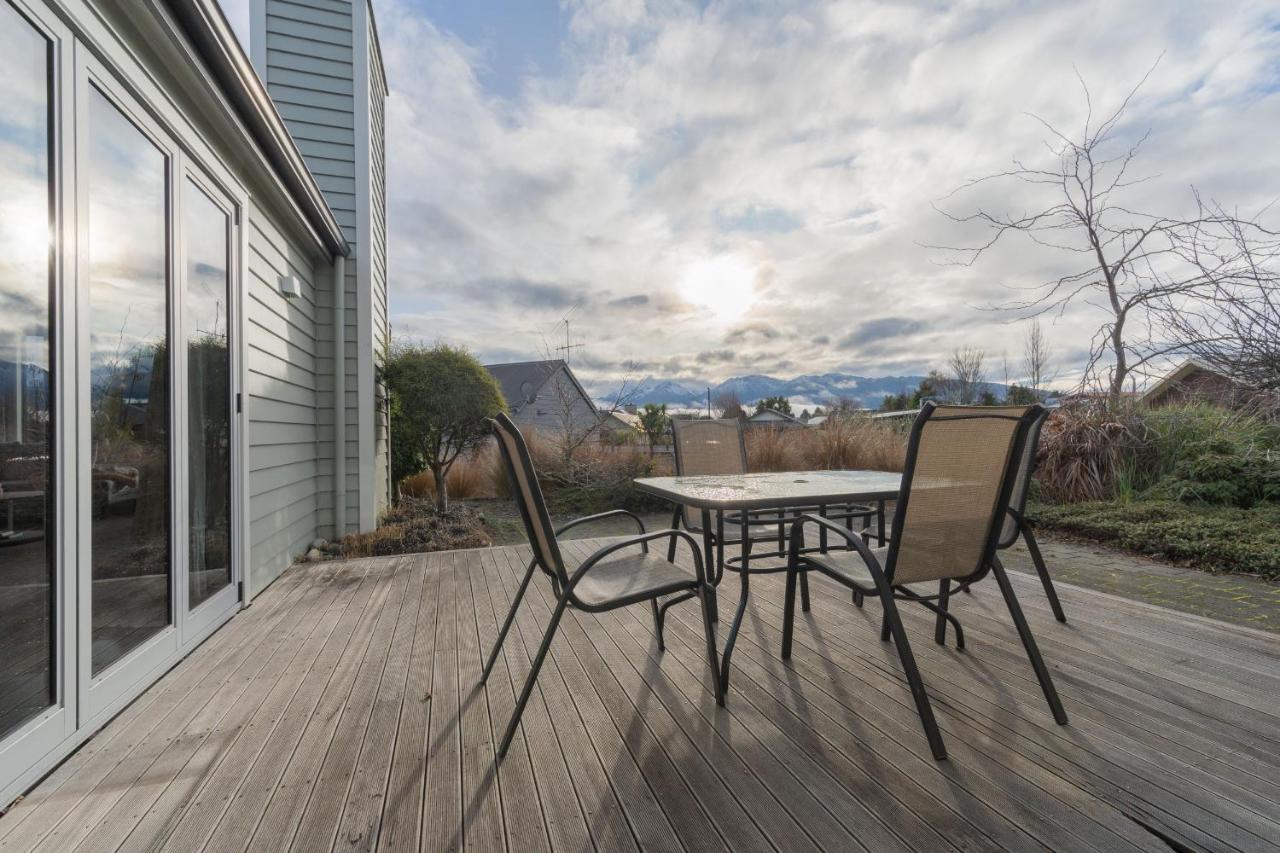 Southland Sounds - Te Anau Holiday Home Экстерьер фото