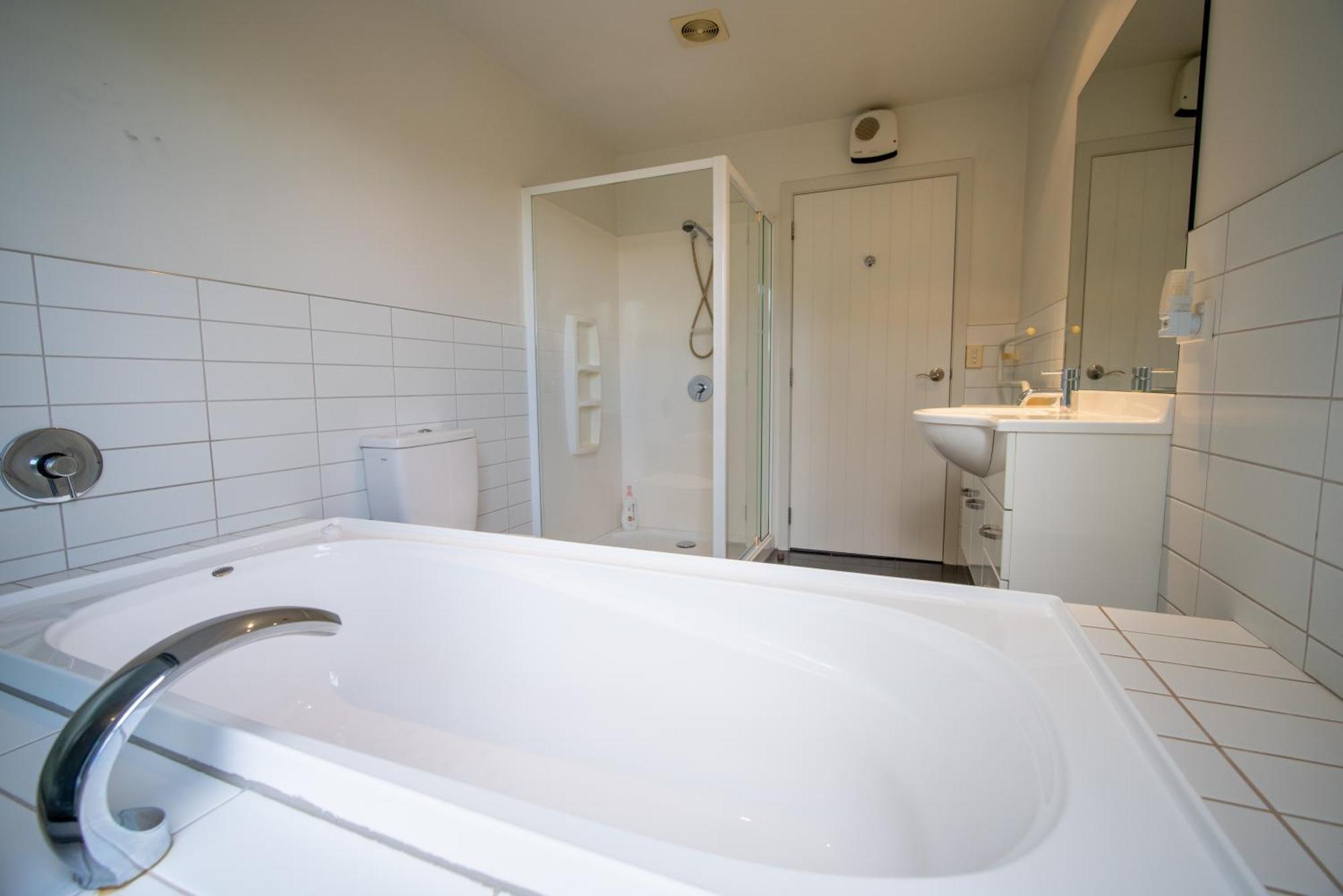 Southland Sounds - Te Anau Holiday Home Экстерьер фото